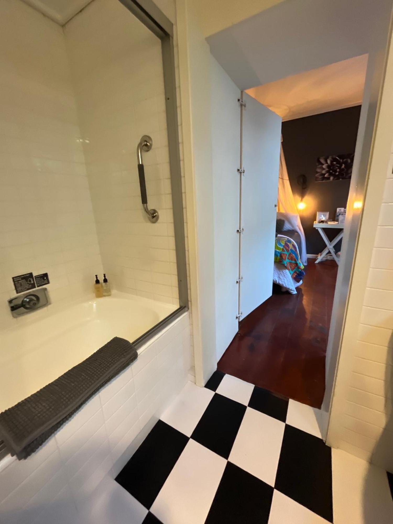 Seaside Getaway @ Swallow House Suite #2 Кейптаун Екстериор снимка